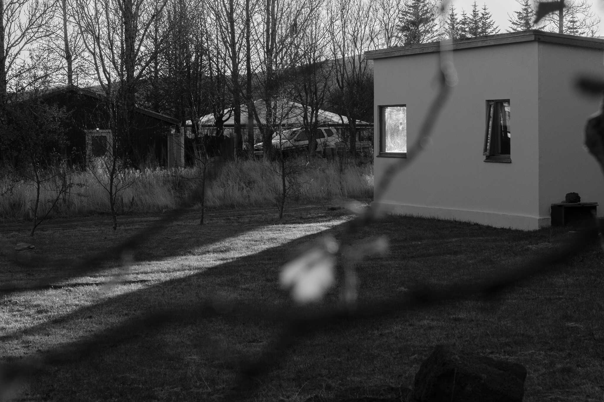 A black and white, a bit “arty” frankly, photo of this same house from a perspective that lets you see a bit more of it. Like most Icelandic “fúnkís” houses, it has a flat but slanted roof